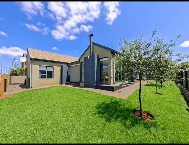 3 BEDROOM HOUSE FOR SALE IN MIDSTREAM ESTATE